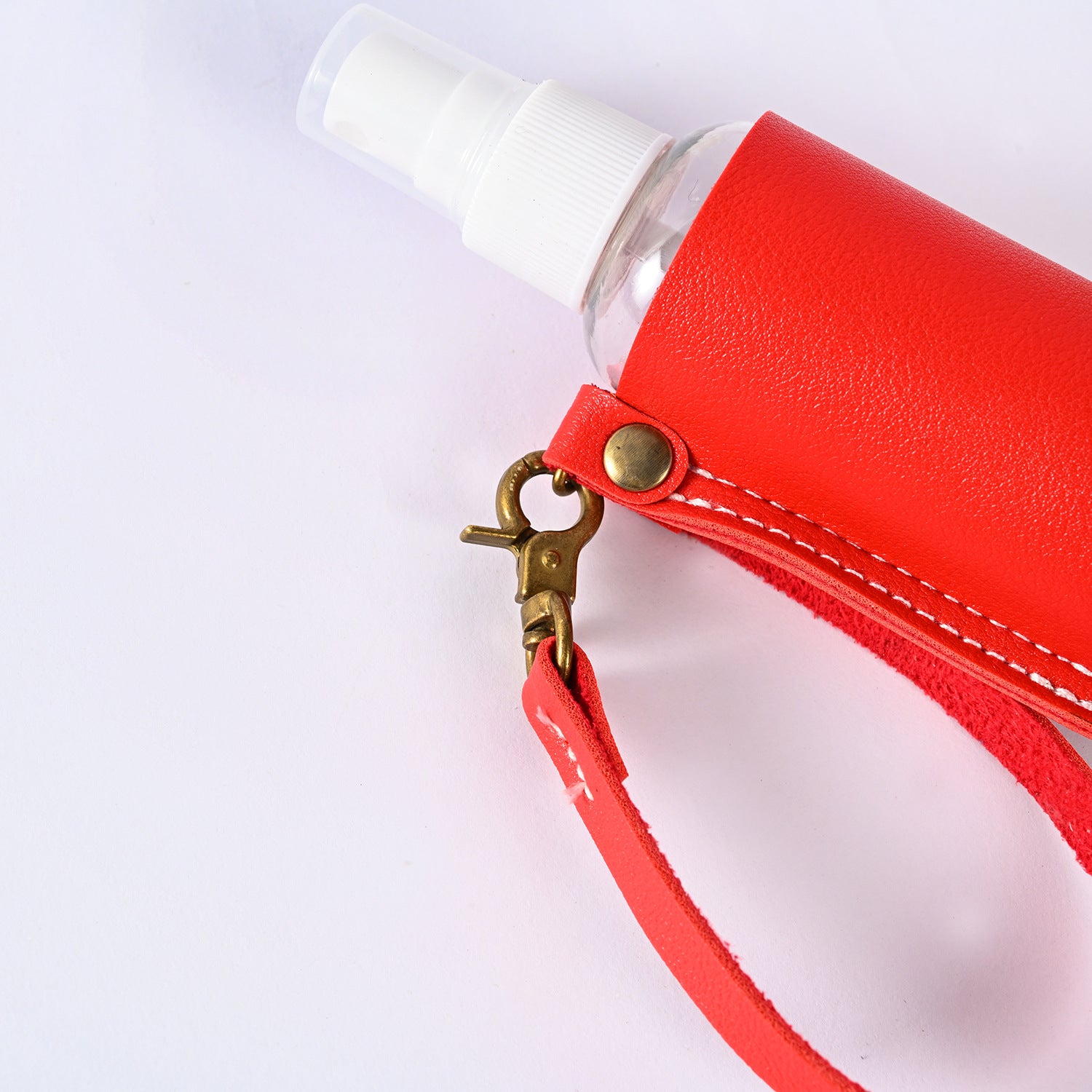 Venta al por mayor portátil saliente desinfectante de manos funda de cuero PU llavero